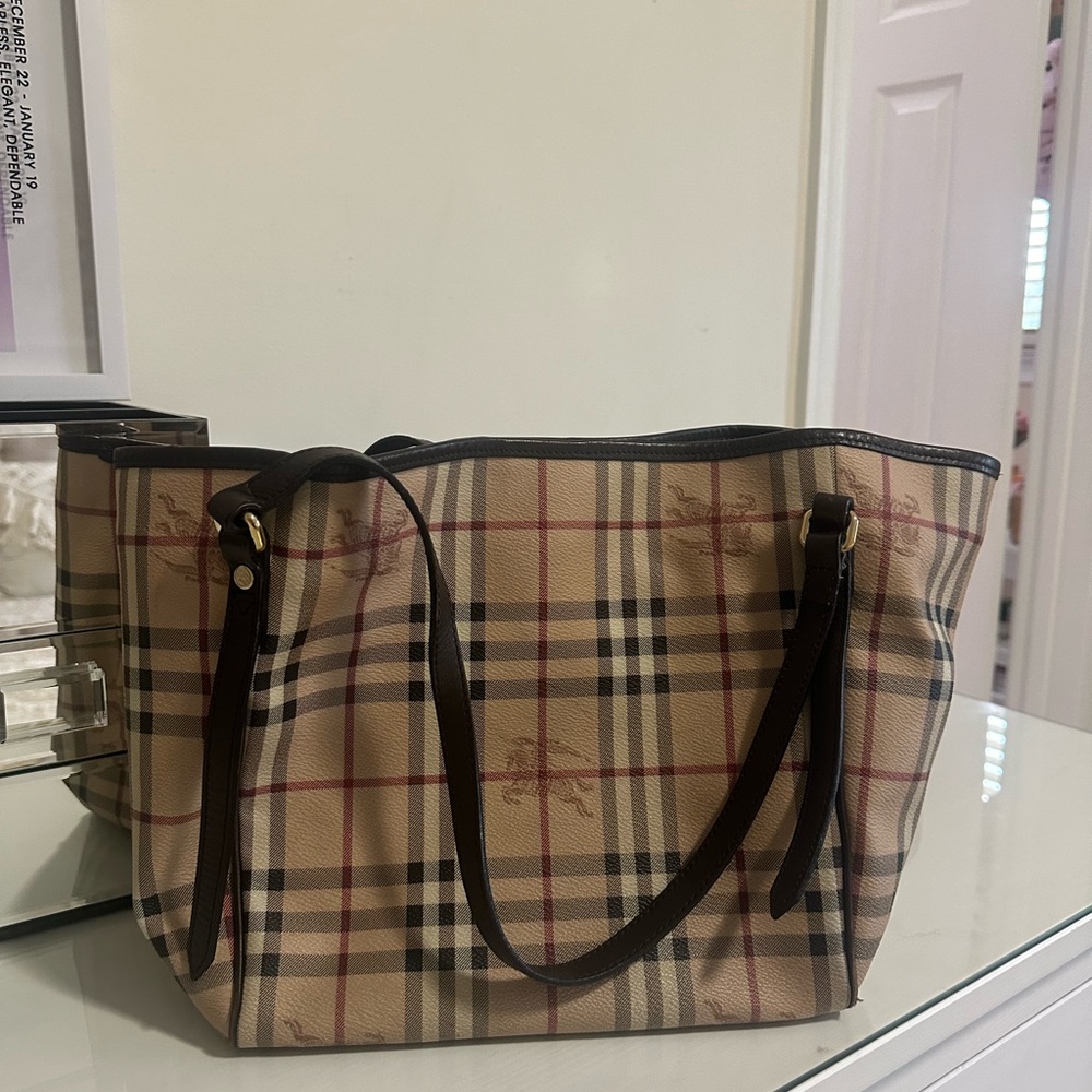 This bag is in very good condition. You will love it! :) - Picture 5 of 6